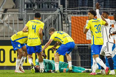 Le gardien de Waalwijk, réanimé sur le terrain, a passé “une bonne nuit” à l'hôpital