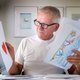 Len Munnik, al 45 jaar cartoonist voor Trouw, voert actie in pasteltinten
