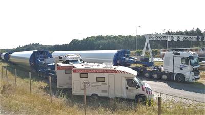 Rijkswaterstaat stuurt windmolenkonvooi weg van afgesloten parkeerplaats A50