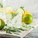 Yum: met dit recept voor gin-tonic-ijsjes kom jij de zomer wel door