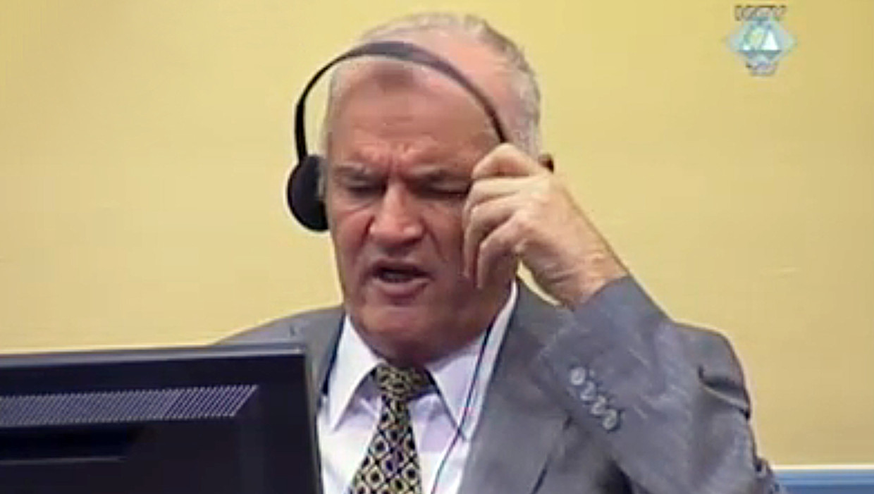 De Boschnisch-Servische legerleider Ratko Mladic voor het Joegoslavië-tribunaal in Den Haag Beeld AFP