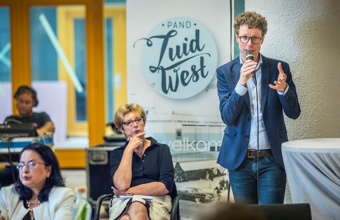 Wethouder Martijn Balster wil zich sterk maken voor een vwo-school in Den Haag Zuidwest.