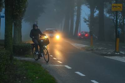 Auto’s scheren rakelings langs fietsers tussen Oosteind en ’s Gravenmoer: inwoners willen vrijliggen