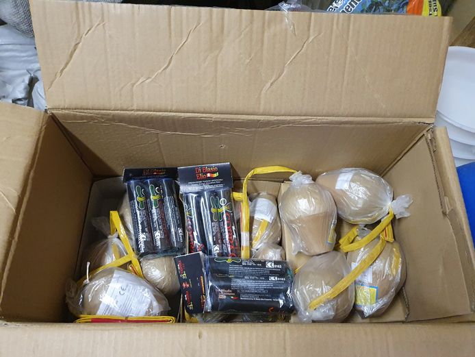 Politiezone Kempen Noord-Oost nam recent vuurwerk in beslag bij een huiszoeking
