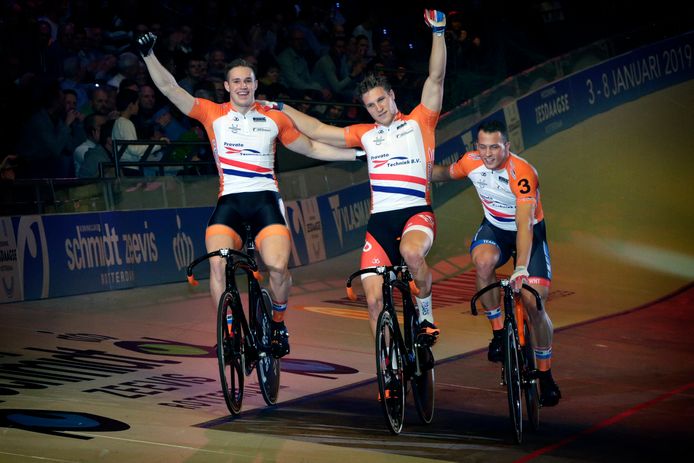 Harrie Lavreysen, Jeffrey Hoogland en Sam Ligtlee tijdens de Zesdaagse in Ahoy.