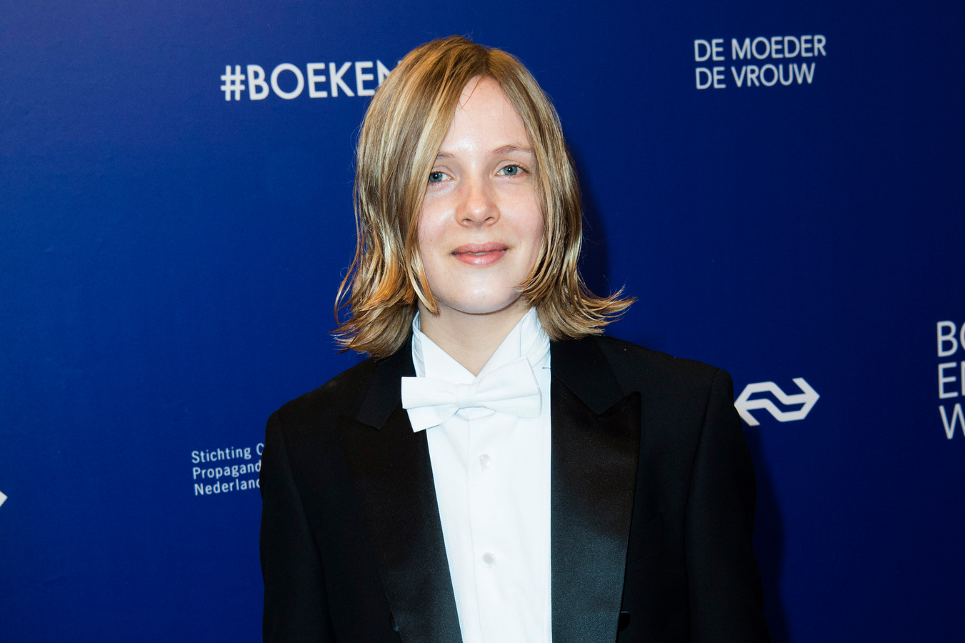 Schrijver Marieke Lucas Rijneveld verandert voornaamwoorden in hij en hem Foto destentor.nl