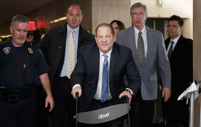 Harvey Weinstein in de rechtbank in New York waar hij al eerder werd veroordeeld.