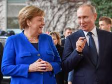 Voorzichtige omgang met Poetin brengt Merkel & co in diskrediet