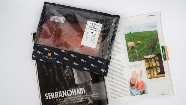 Albert Heijn suggereert volgens Wakker Dier ten onrechte dat varkens waarvan serranoham wordt gemaakt, in de wei lopen. Beeld Wakker Dier