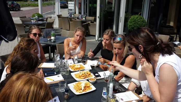 In Valkenswaard stopten de ‘frietsers’ bij cafetaria Den Haas.