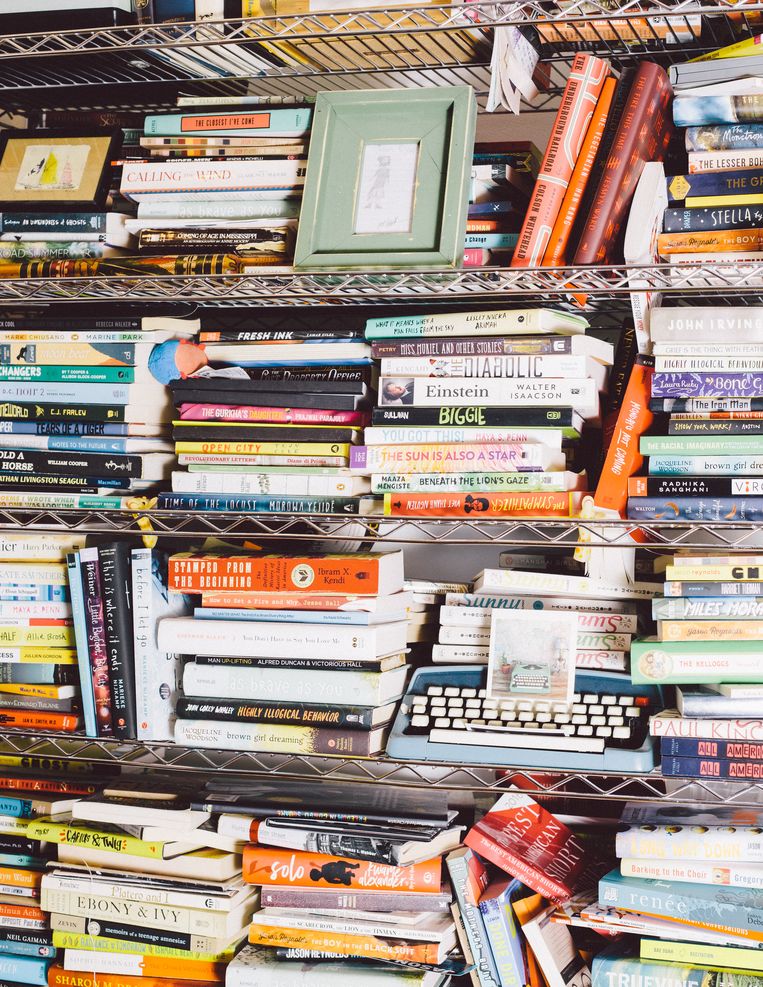 ‘De zogezegde geletterde elite heeft haar ‘intellect’ vooral gebruikt om anderen te onderdrukken. Je zou bijna concluderen dat moeilijke boeken lezen een klootzak van je maakt.’ Beeld Nathan Bajar