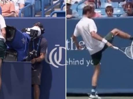 Daniil Medvedev s’emporte après avoir percuté une caméra en plein échange