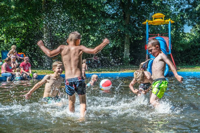 De waterkwaliteit bij waterspeelplaats Tanthof (hierboven op de foto te zien in 2019) is zo slecht dat het niet meer mag worden aangemerkt als officiële zwemwaterlocatie.
