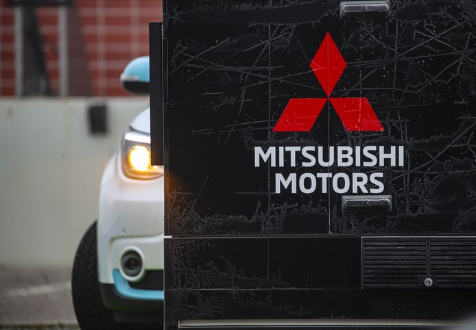 Aan het hoofdkwartier van Mitsubishi in Duitsland.
