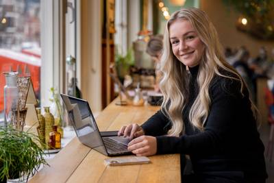 Kantoorbaan is niets voor Minou (23): ‘Op mijn 35ste heb ik genoeg verdiend om te stoppen met werken