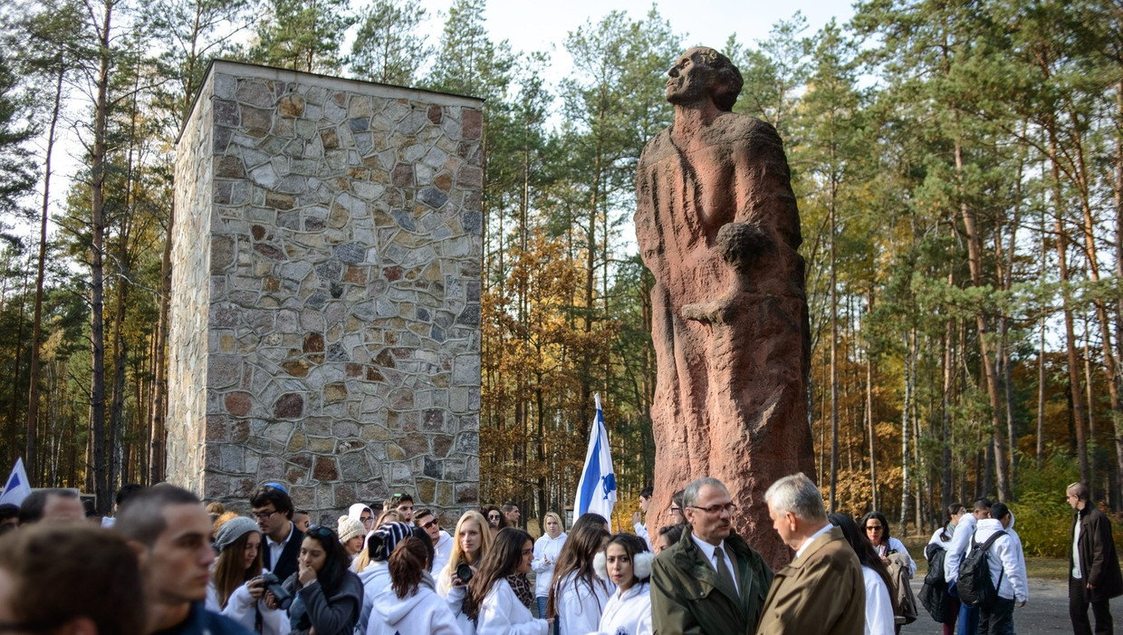 Herdenkingsbijeenkomst bij het monument van Sobibor. Beeld EPA