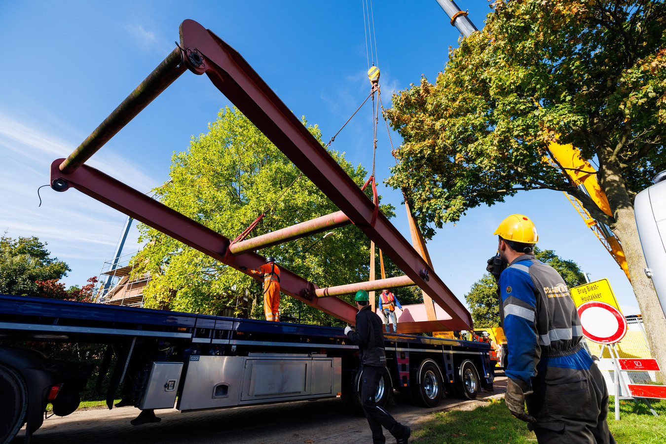 De evenaar van Brug Biest-Houtakker is eindelijk los.