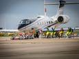 Klimaatactivisten ketenden zich november vorig jaar vast aan een privéjet op Schiphol. Jaap van den Berg maakte er deze foto.