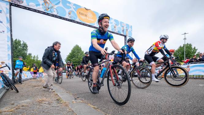 IN BEELD. Elfde editie van 1.000 kilometer gaat van start: 5.000 deelnemers fietsen vier dagen voor Kom op tegen Kanker