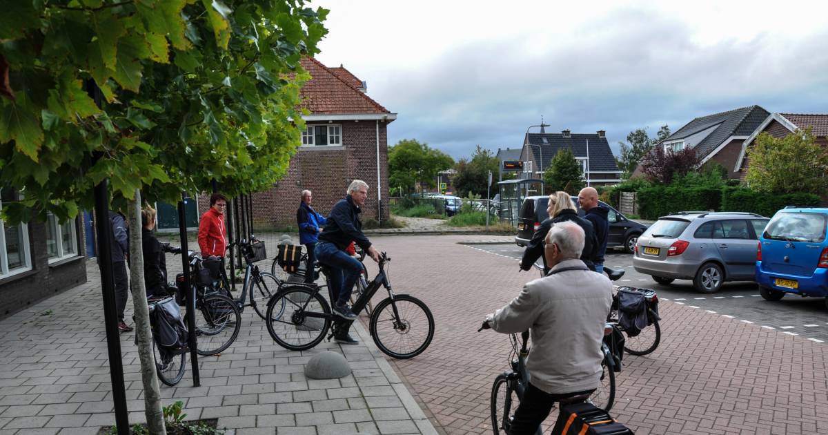 Nieuwe bewoners Oudenhoorn op fiets wegwijs gemaakt in hun dorp
