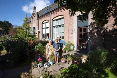 Geen thuiszorg nodig voor moeder Arda of kinderopvang voor Loïc en Lente: Vier generaties willen sam