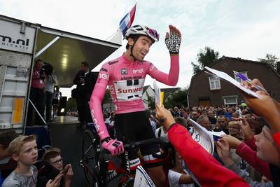 Bloemen zijn voor Dumoulin in Surhuisterveen