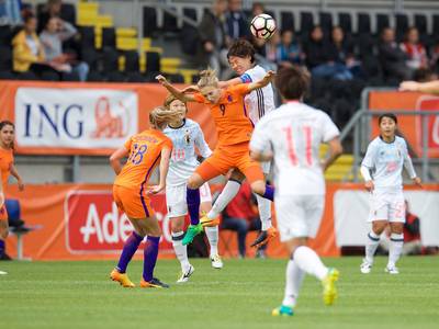Voetbalsters buigen voor Japan in Breda
