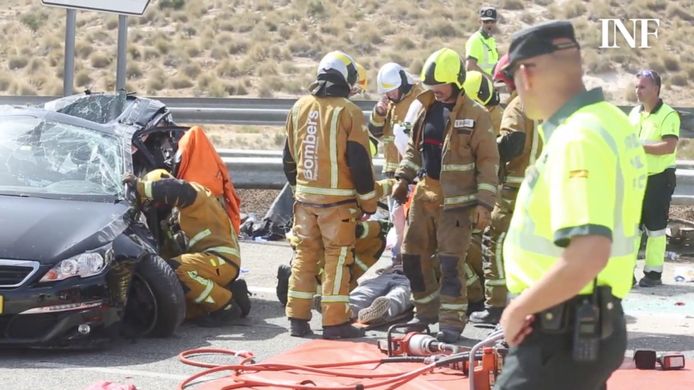 Bij een zware botsing tussen een Belgische en een Nederlandse auto in het Spaanse El Campello (Alicante) zijn gisteren vier doden gevallen. Een van de dodelijke slachtoffers is een Belgische peuter van ongeveer twee jaar oud. Dat meldden verschillende Spaanse media.