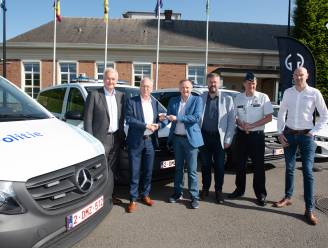 Politie Vlaamse Ardennen neemt 4 nieuwe combi’s en een snelle interventiewagen in gebruik