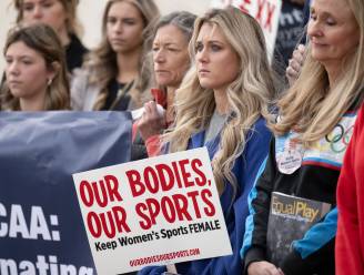 Transvrouwen in de sport blijven voor controverse zorgen: Amerikaanse studentes klagen eigen sportorganisator aan