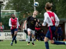 Koppen met schuimballen: voetbalvereniging Wilhelmus wil hersenschade en dementie voorkomen