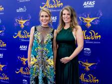 Bekend Nederland loopt uit voor paarse loper musical Aladdin