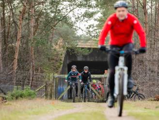 Honderden deelnemers Arnhemse fietstocht krijgen gedragsregels voor in het bos: ‘Ik vind het wel nodig’