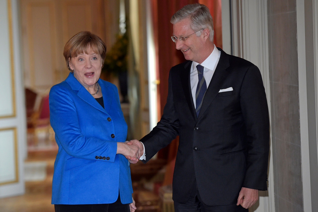 Koning Filip en Angela Merkel schudden elkaar de hand Beeld Corbis via Getty Images