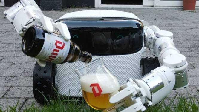 Une entreprise de Waregem a développé un robot qui désherbe, sort vos poubelles et... vous sert une Duvel
