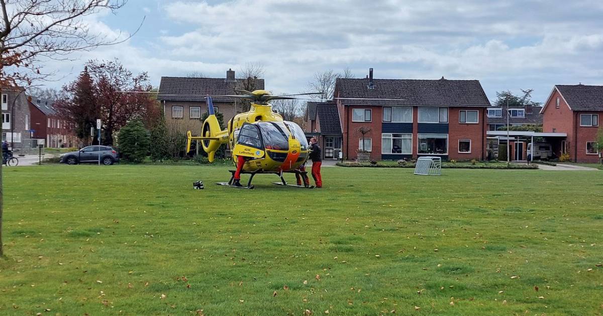 Botsing tussen drie autos bij Nijeholtwolde.