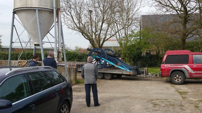 Het kanon moest vervoerd worden naar het centrum van Heusden.