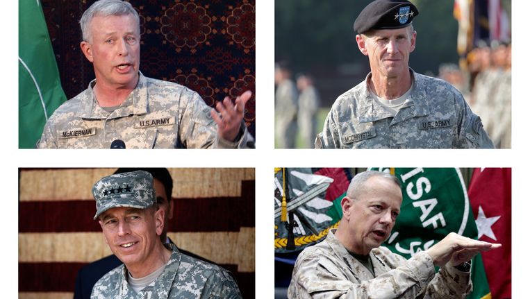 Boven vlnR: Generaals in Afghanistan David McKiernan en Stanley A. McChrystal, Beneden David Petraeus (l.) and John Allen. Beeld AP