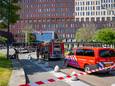 Na een chemische reactie bij de fontein van het Jeroen Bosch Ziekenhuis in Den Bosch was het plein voor het gebouw grotendeels afgezet.