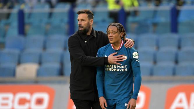Teleurgestelde Xavi Simons kijkt na zoveelste uitglijder van PSV vol bewondering naar Feyenoord: ‘Die intensiteit...’