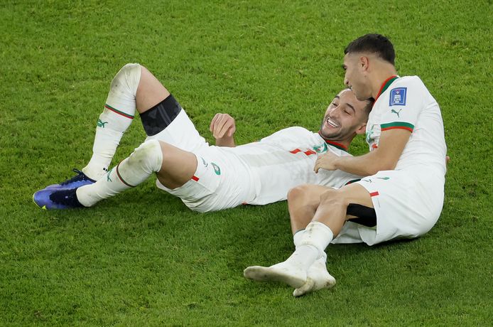 Hakim Ziyech celebrates the victory with Achraf Hakimi.