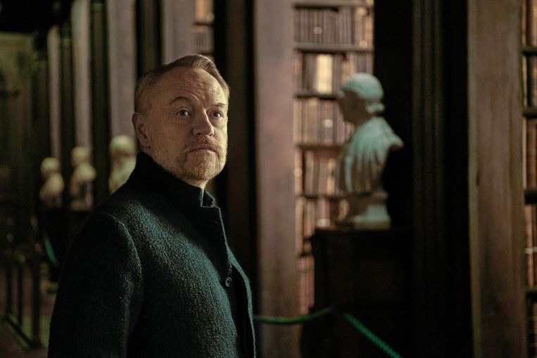 Harry Seldon, interpretato da Jared Harris, in Foundation.  foto 