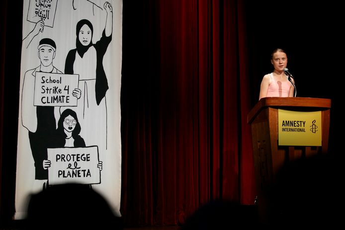 Greta Thunberg spreekt het publiek toe in Washington na het ontvangen van de prijs.