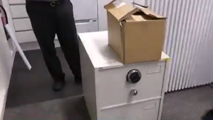 Een van de beveiligde kasten waar de documenten nu in geplaatst zijn.