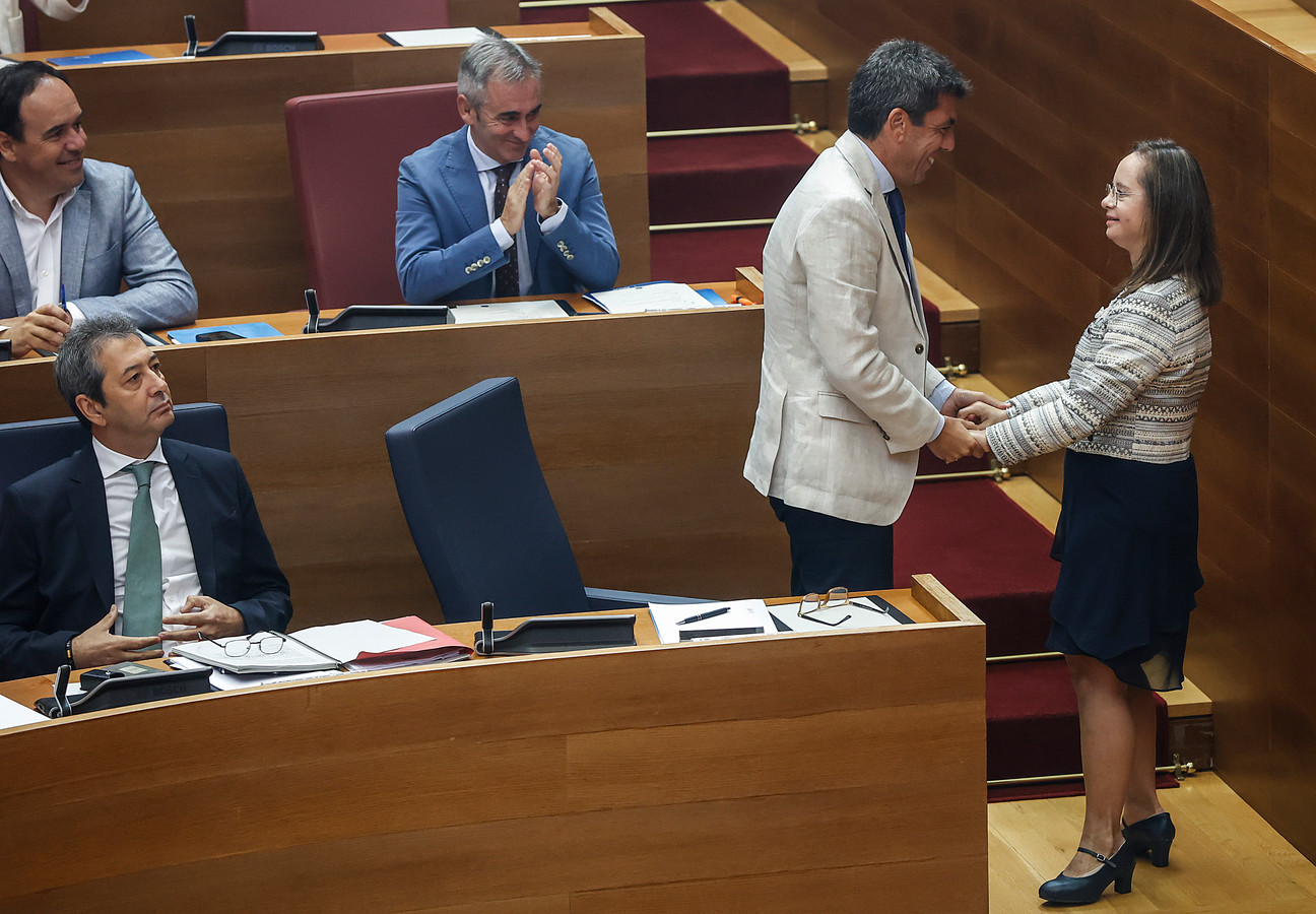 Spaanse schrijft geschiedenis als eerste parlementslid met down