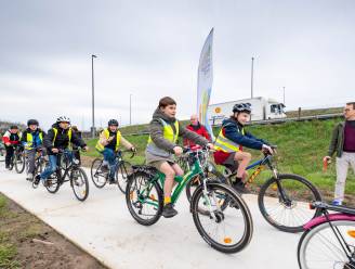 Leerlingen rijden fietspad langs R6 in: “Zouden het graag doortrekken richting Zorgvliet”