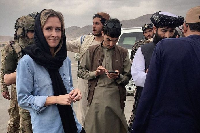 De Nieuw-Zeelandse verslaggeefster Charlotte Bellis in Afghanistan.