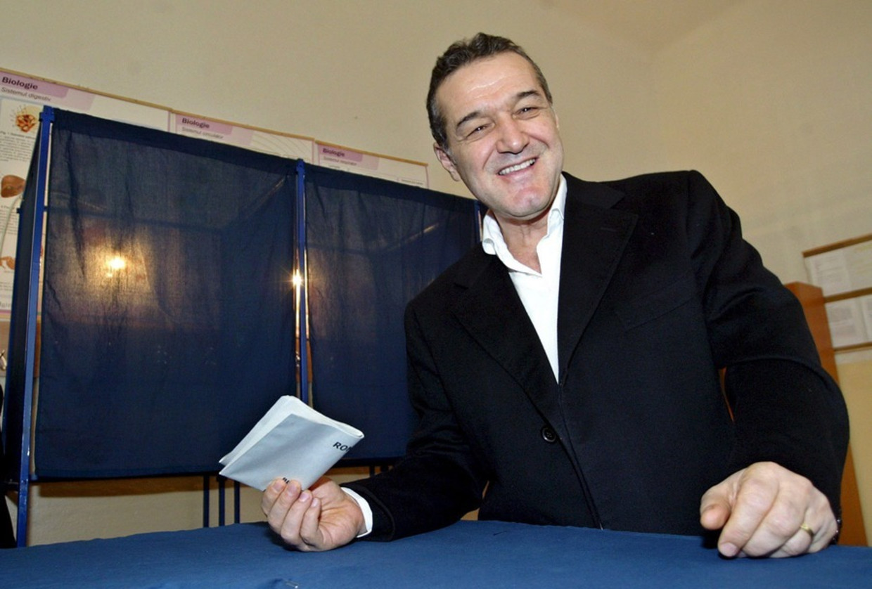 George Becali, de controversiële eigenaar van Steaua Boekarest. Beeld EPA