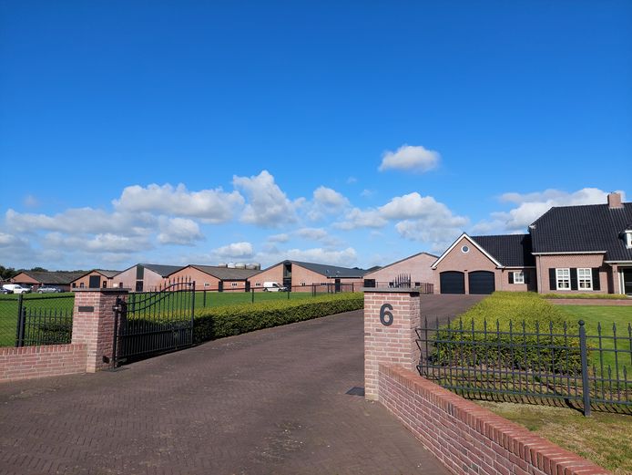 De varkenshouderij van Van de Wouw op Oisterwijksebaan 6 in Heukelom.