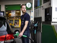 Kabinet legt zich neer bij hogere benzineprijs, tanken vanaf 1 juli een stuk duurder